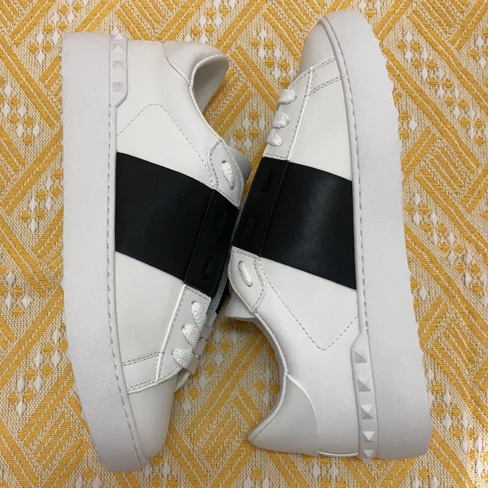 Valentino Garavani Open Lace-UP Rockstud Sneakers Black/White Size 40